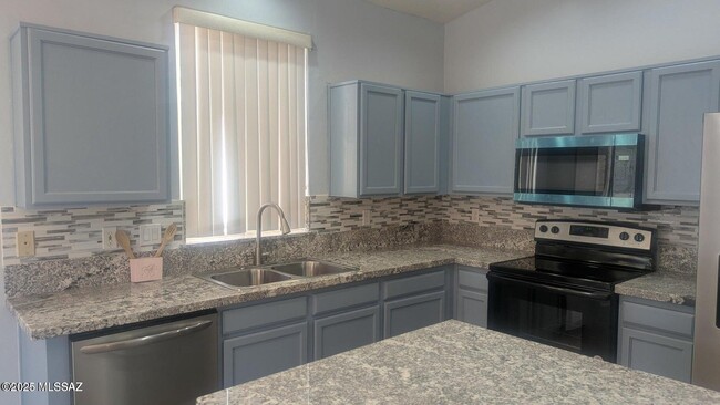 Building Photo - 5554 W Carriage Dr