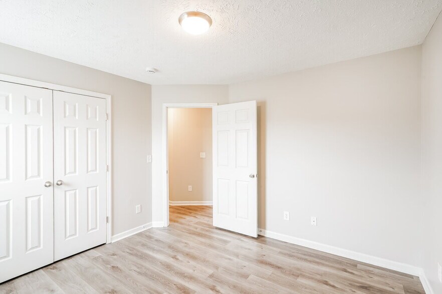 Building Photo - 4006 Deer Run Trce