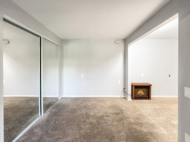 Building Photo - 1334 Miraflores Glen