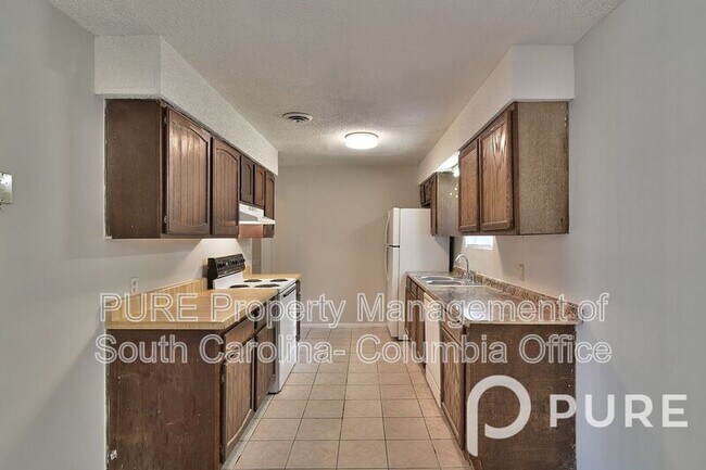 Building Photo - 2915 Chatsworth Rd