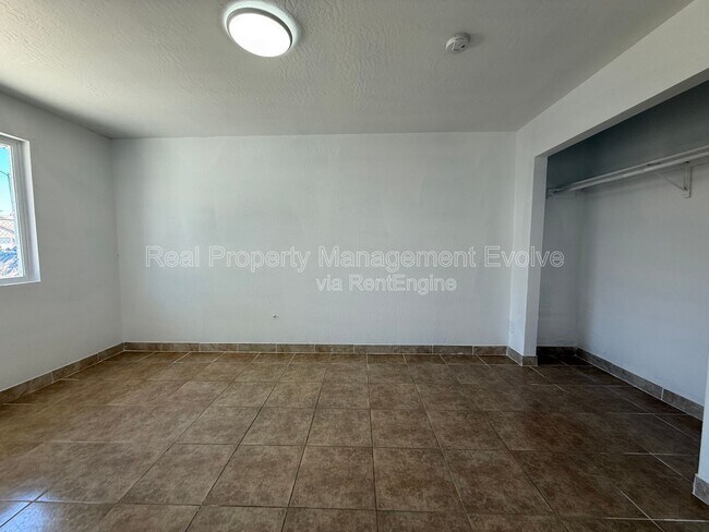 Building Photo - 3223 W Madison St