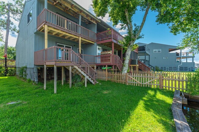 Building Photo - 200 White St