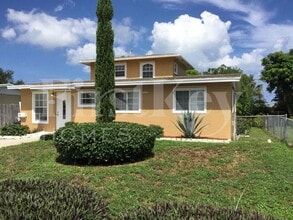 Building Photo - 1443 7th St