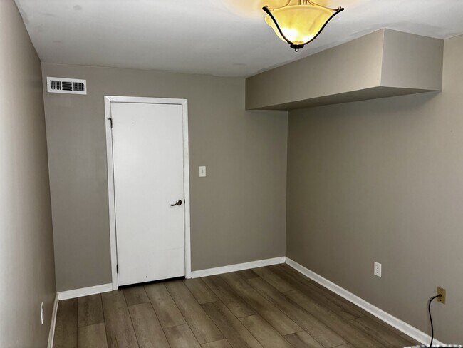 Building Photo - 4106 Woodlawn Pike
