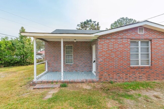 Primary Photo - 102 Curry St