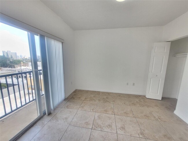 Building Photo - 435 SW 12th Ave