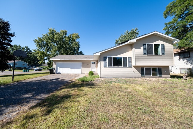 Building Photo - 8001 Vincent Cir N