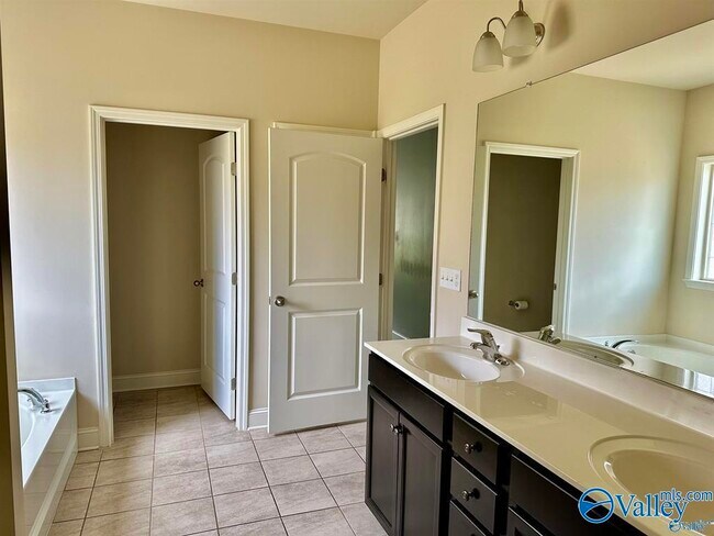 Building Photo - 127 Melbridge Dr