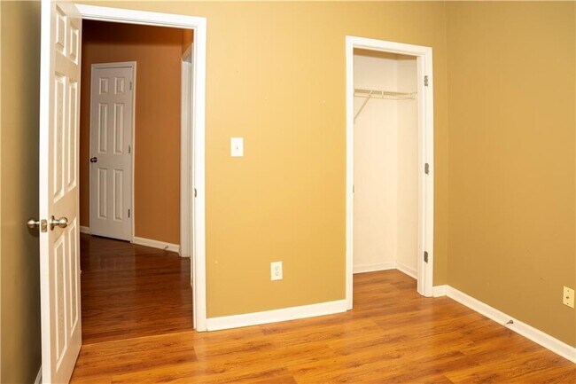 Building Photo - 2581 Southhaven Ln