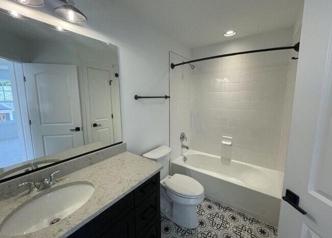 Secondary Bathroom - 4008 Varick St
