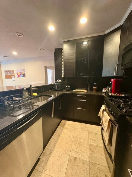 Building Photo - 1614 Beacon St