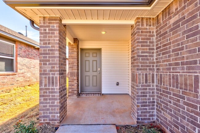 Building Photo - Newer Home for Rent in Mustang Schools! Up...