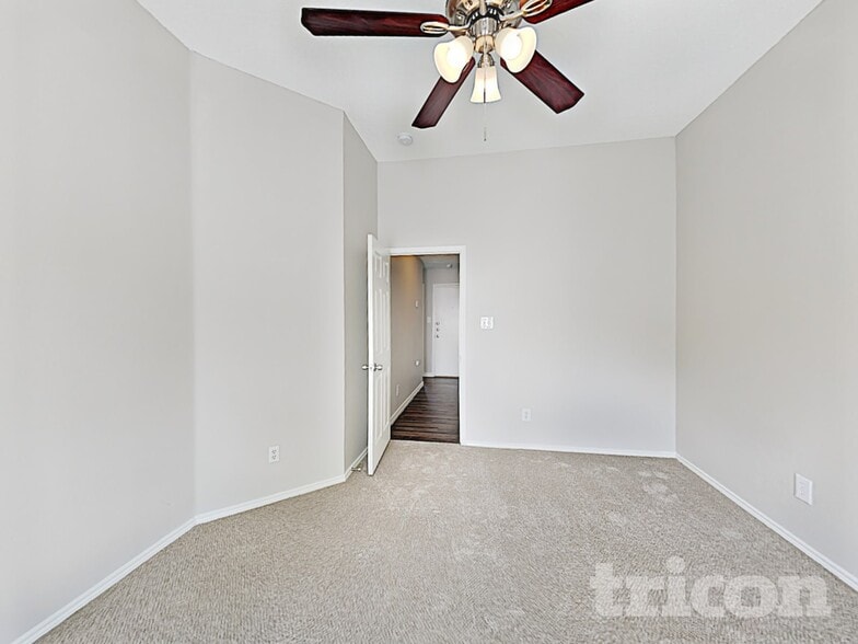 Building Photo - 228 Willow Creek Dr