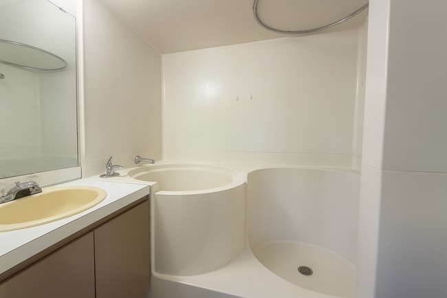 Building Photo - Charming 2-Bed, 2-Bath Treehouse in Haines City- Cozy 800 Sq. Ft. Haven!