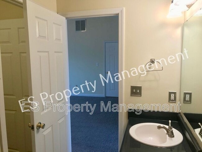 Building Photo - 5130 Hodson Pl