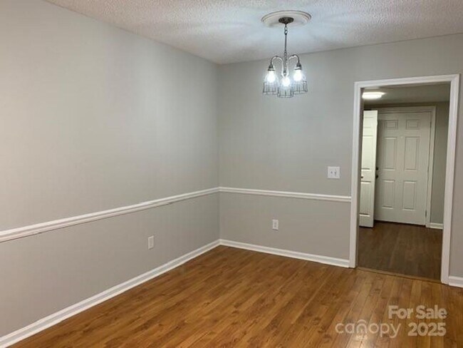 Building Photo - Move-In Ready 3 Bed, 2 Bath Home in Lenoir!