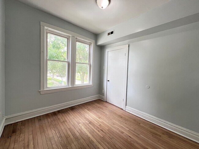 Building Photo - 8856 S Lowe Ave