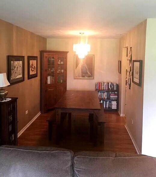 Building Photo - 1018 Castilian Ct