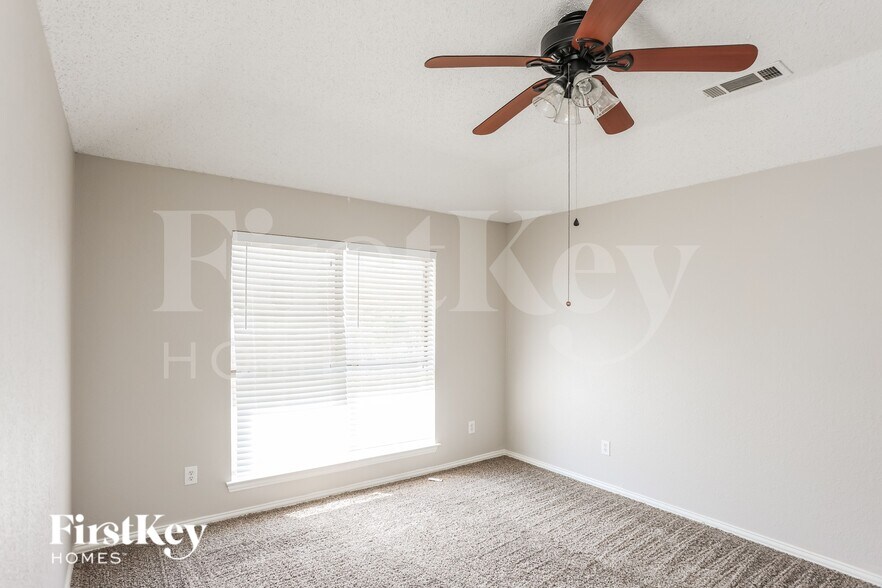 Building Photo - 5902 Silverpoint Ct