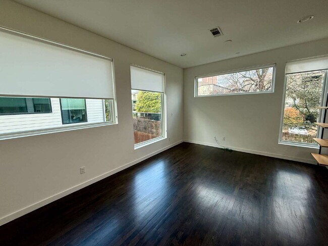 Building Photo - 4211 Delano Pl