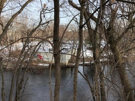 Building Photo - 65 Log St