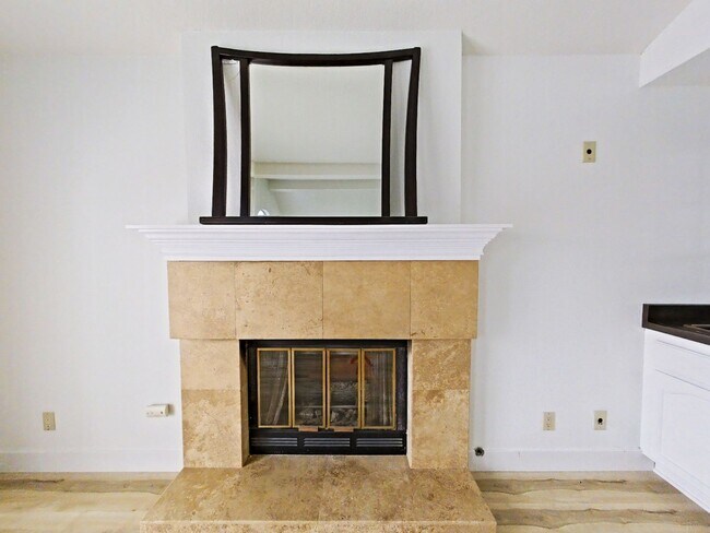 Building Photo - Spectacular 4 bedroom family home with oce...