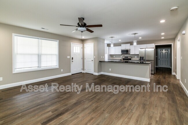 Building Photo - 112 Bennett Ln