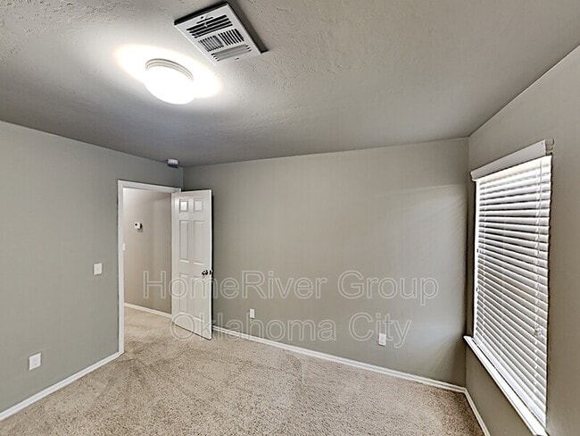 Building Photo - 2416 Canyon Creek Dr