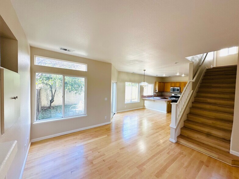 Building Photo - 3729 Seine Ct