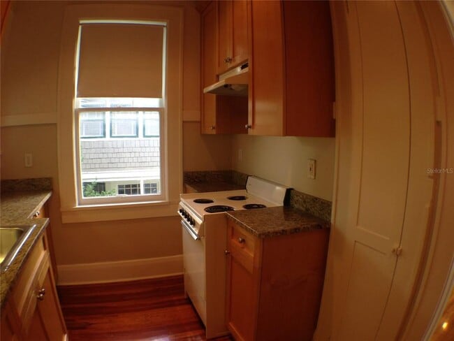 Building Photo - 823 S Oregon Ave