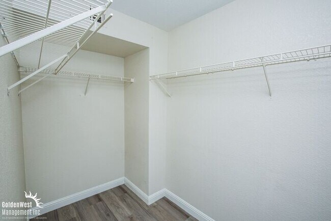 Building Photo - Beautiful & Inviting 3Bdm 2Ba Condo at Tuscan Villas