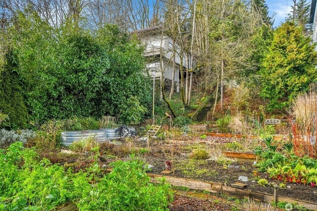 Building Photo - Spacious 8-Bedroom Ravenna Home Near UW & U Village – Perfect for Shared Living