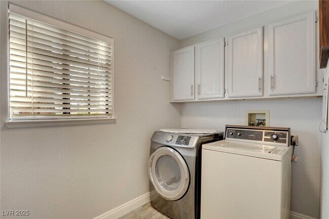 Building Photo - 2851 S Valley View Blvd