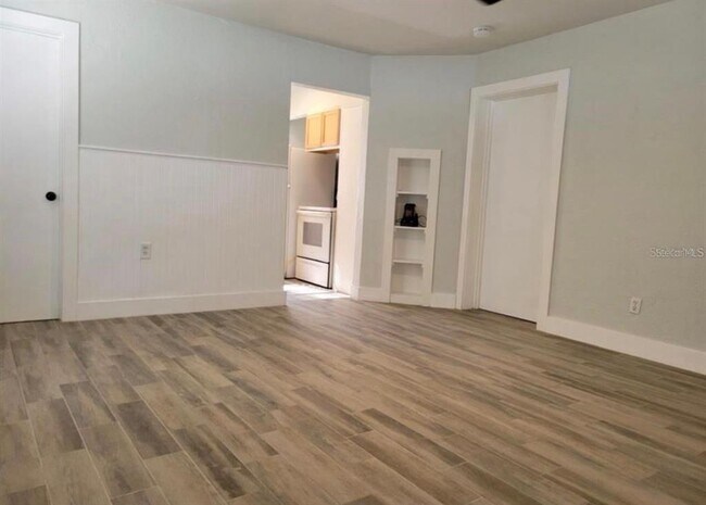 Building Photo - 300 20th Ave S