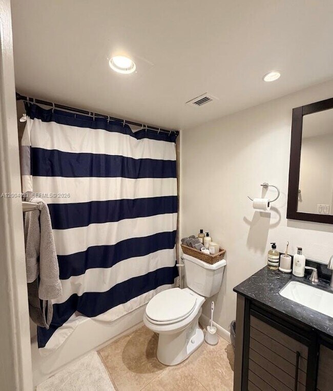 Building Photo - 100 Edgewater Dr