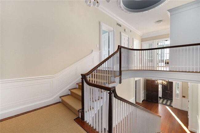 Building Photo - 72 Manning St