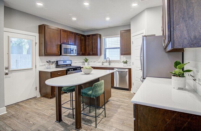 Building Photo - 1409 Lorraine Loop