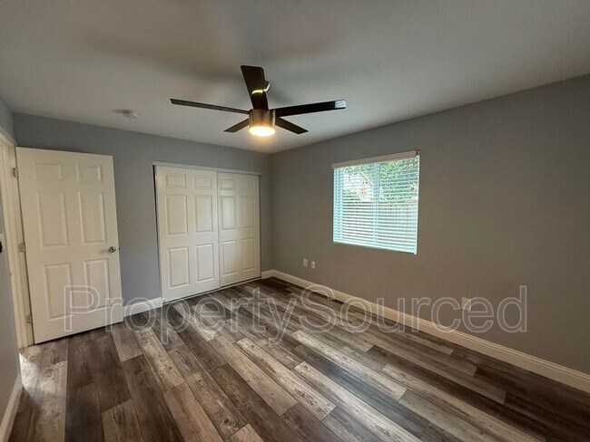 Building Photo - 805 W Yosemite Ave