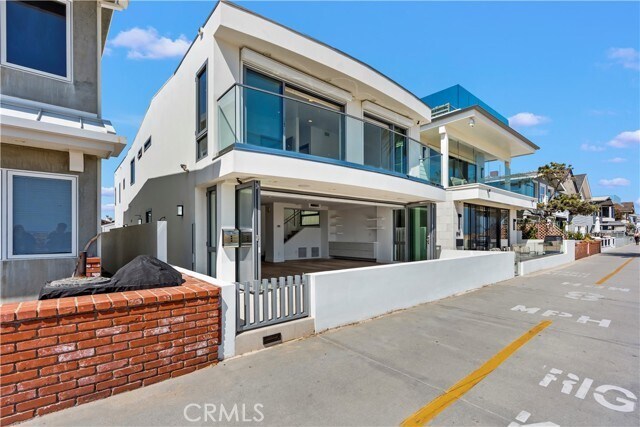 Building Photo - 816 W Oceanfront