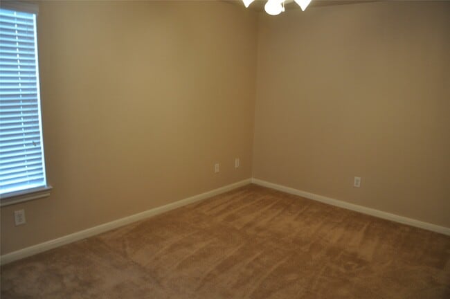 Building Photo - 2170 Brittany Colony Dr