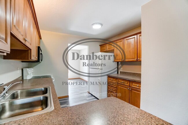 Building Photo - 1117 N Byrne Rd