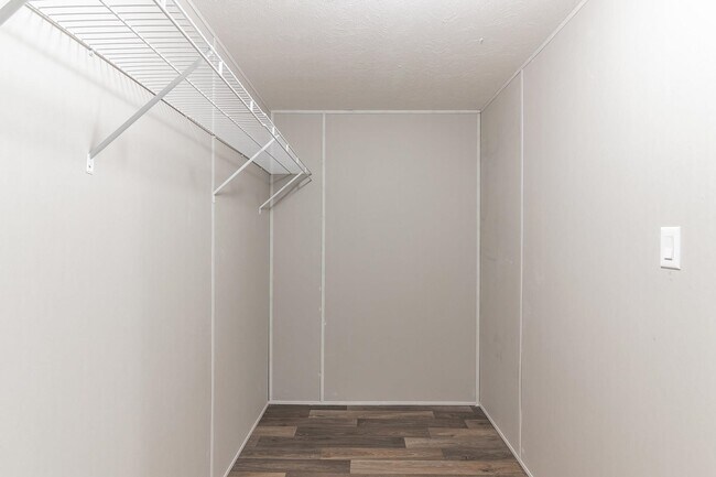 Building Photo - 104 E Castleshoals Dr