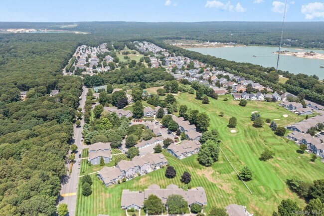 Building Photo - 868 Birchwood Park Dr