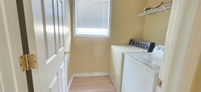 Building Photo - 2145 Prospect Mill Pl NE