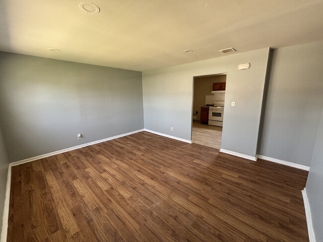 Building Photo - Your ideal home in Gary!