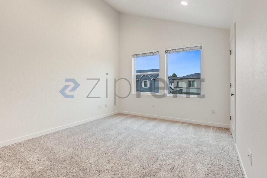 Building Photo - Unit