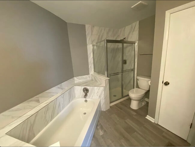 Building Photo - 2111 Camden Ln