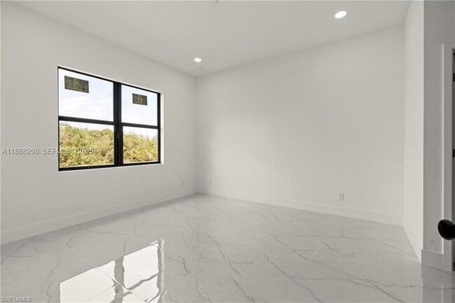 Building Photo - 853 Frederick Reid St E