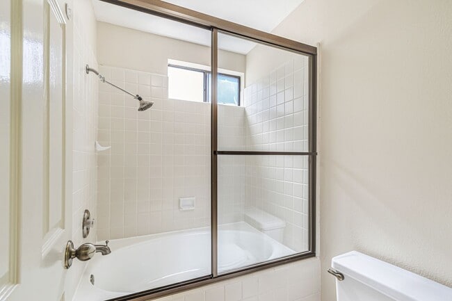 Building Photo - Two Primary Suites w/ Bonus Room l Prime L...