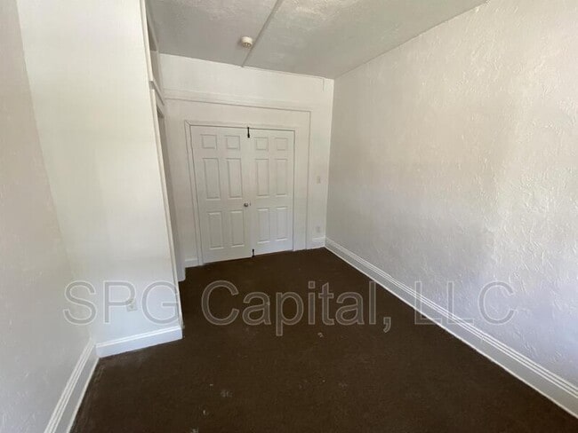 Building Photo - 304 W Cottage Pl